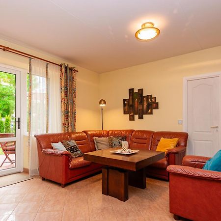 Family Inn Cottage With Terrace Паланга Экстерьер фото