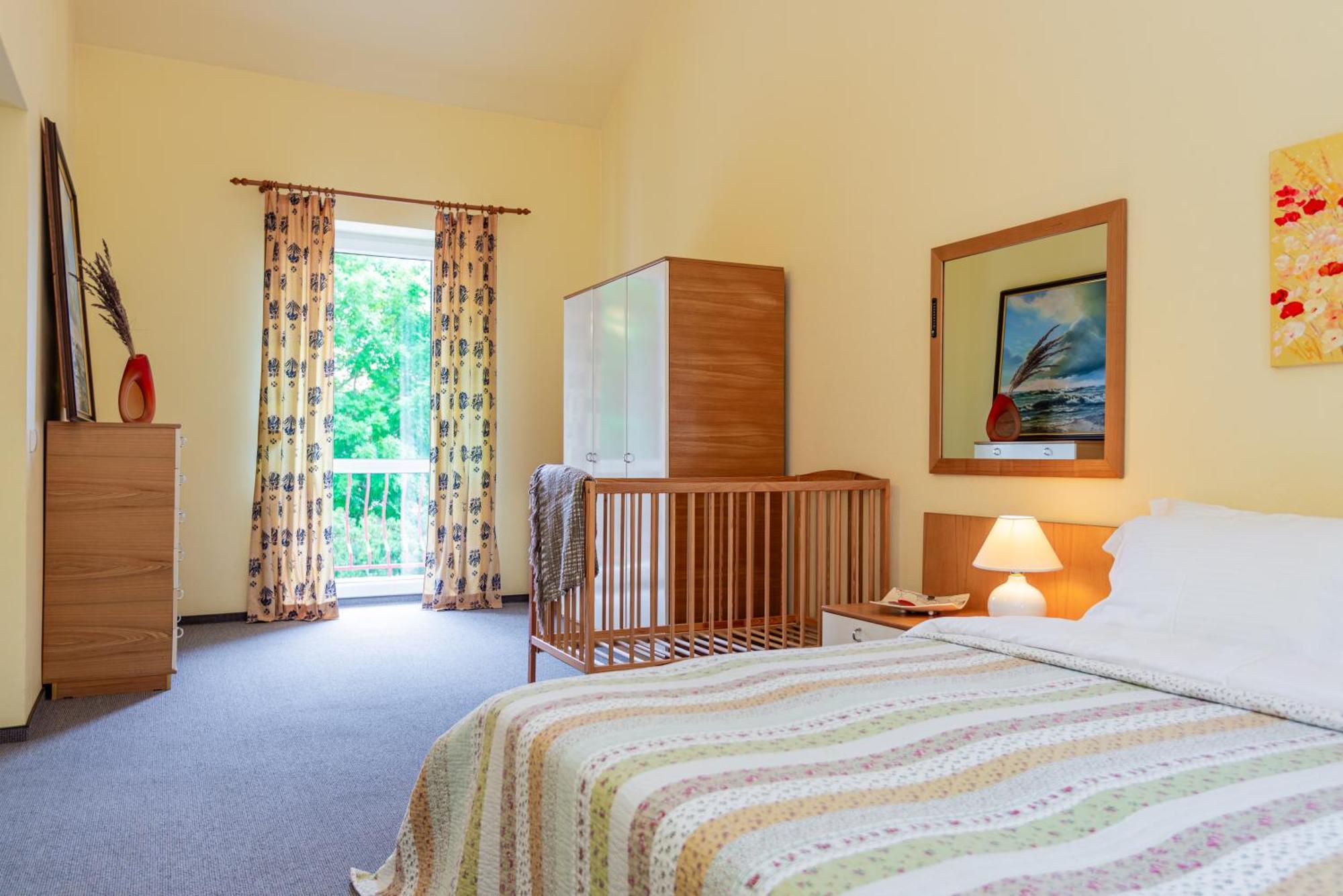 Family Inn Cottage With Terrace Паланга Экстерьер фото