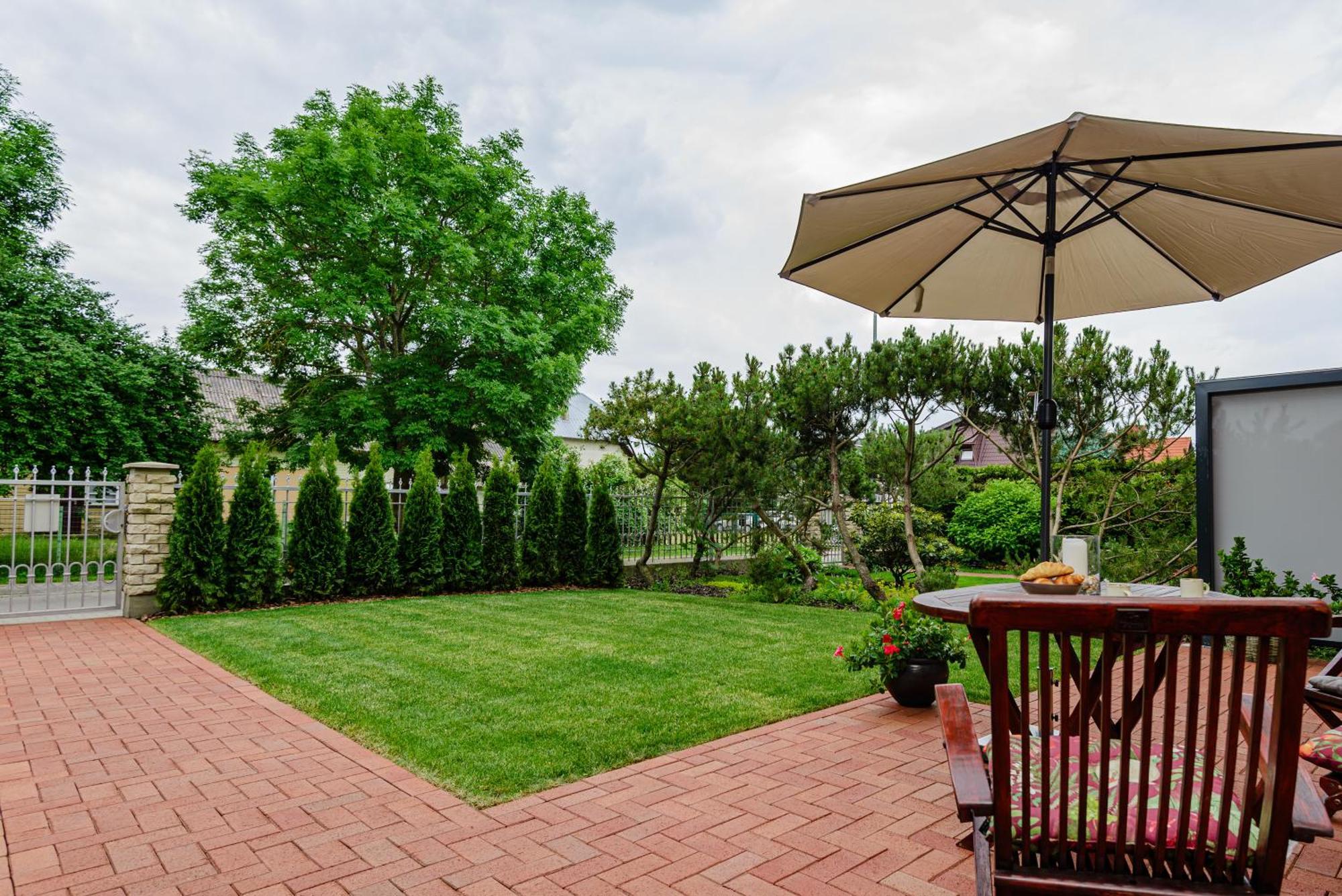 Family Inn Cottage With Terrace Паланга Экстерьер фото