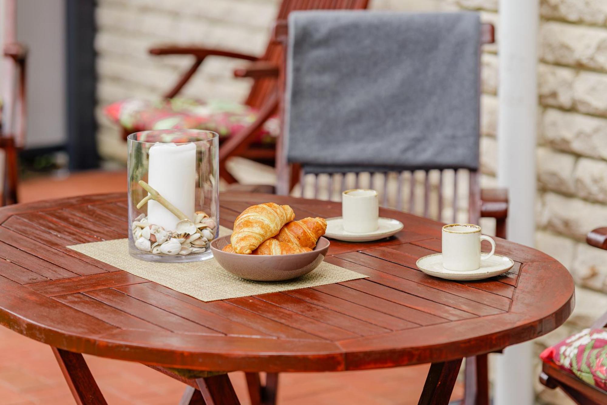 Family Inn Cottage With Terrace Паланга Экстерьер фото